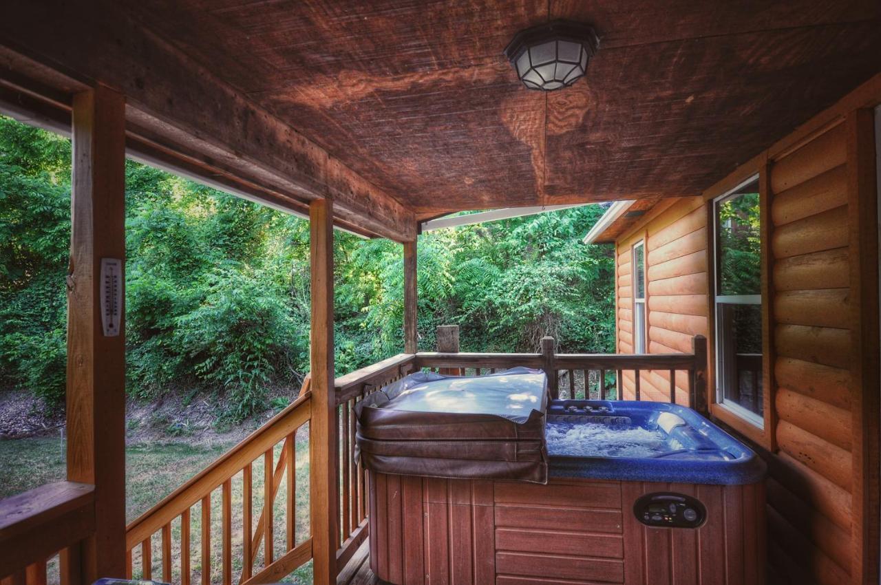 Remodelled Cabin! Great Location! Сев'єрвілл Екстер'єр фото